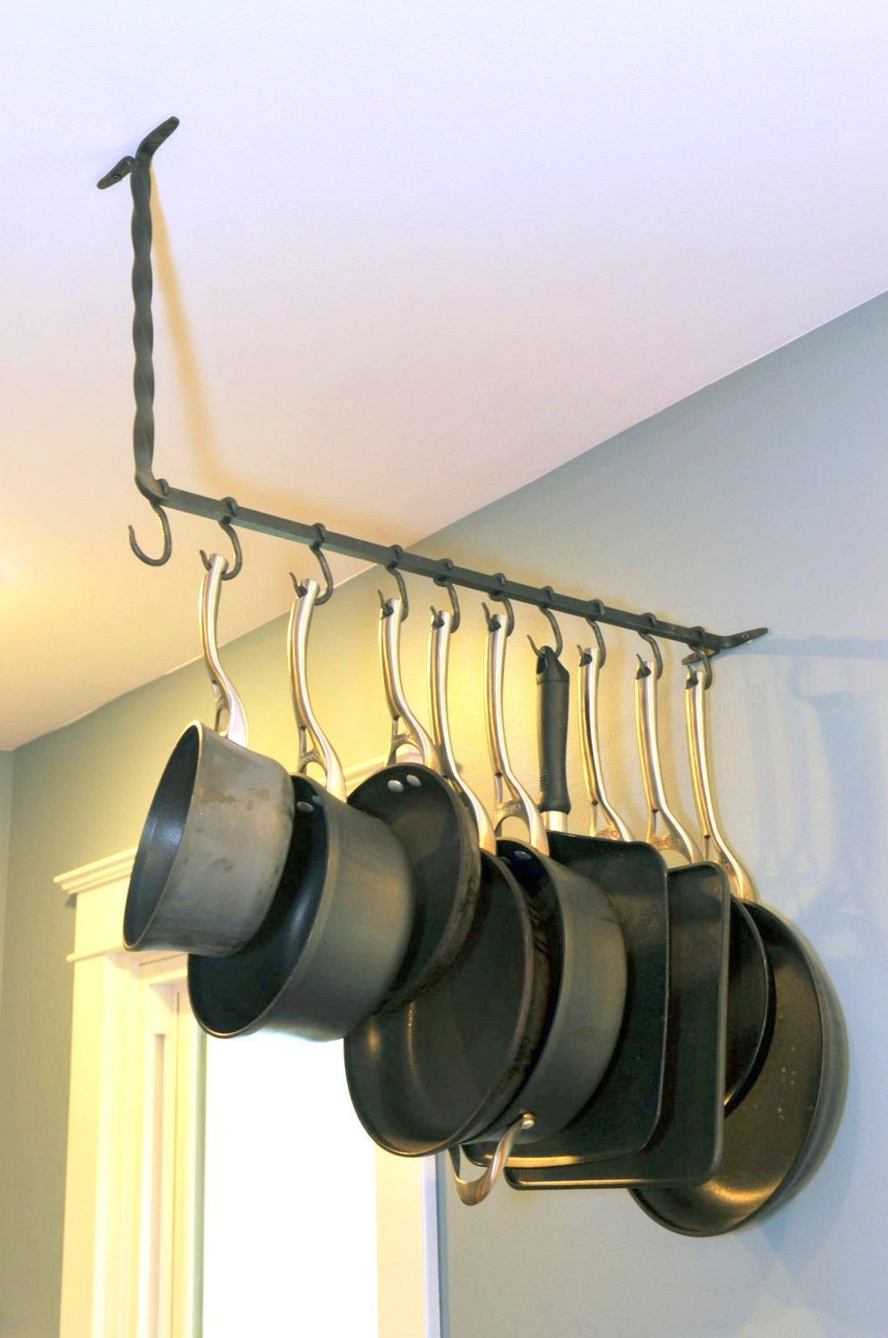 Hand forged iron twisted bar simple pot