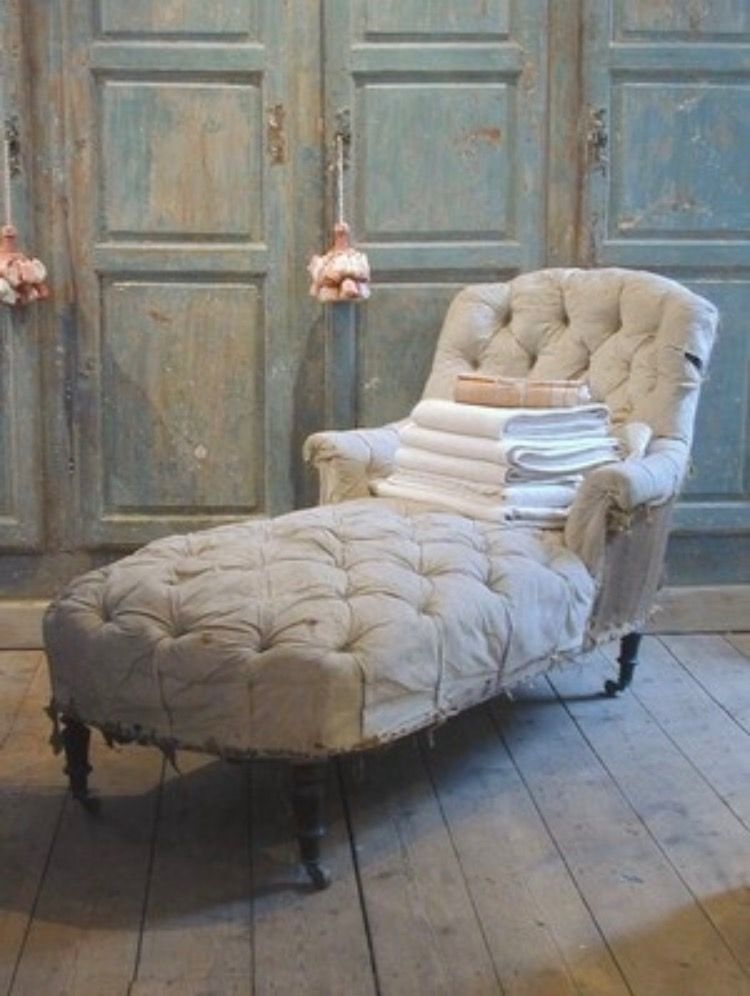 Tufted chaise lounge chair 1
