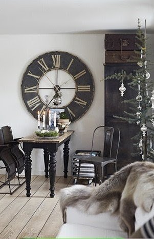 Oversized wall clock 17
