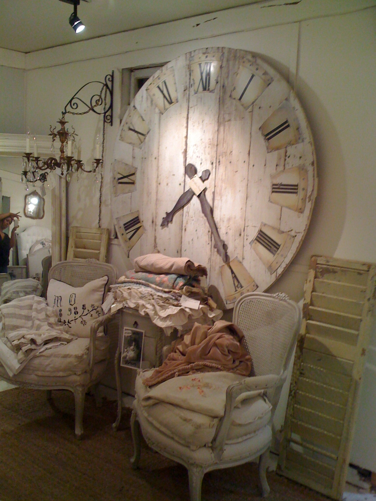 Oversized wall clocks 1
