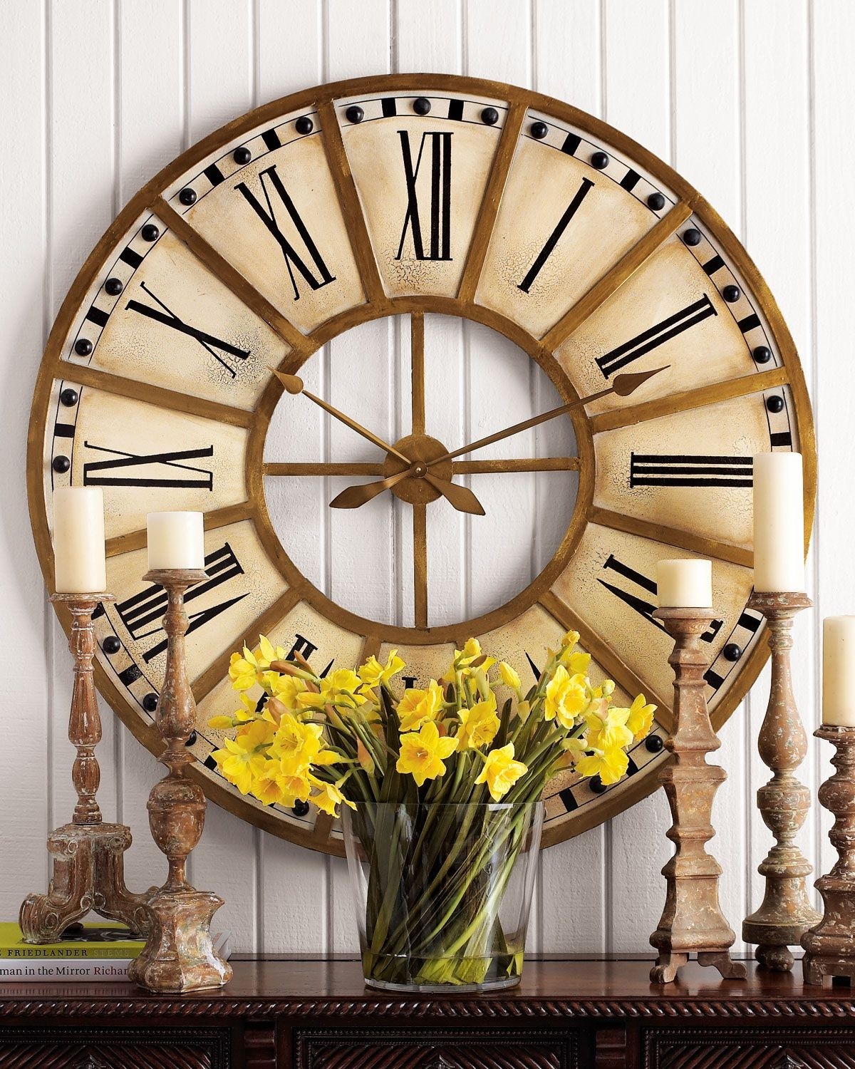 Unusual wall clock design