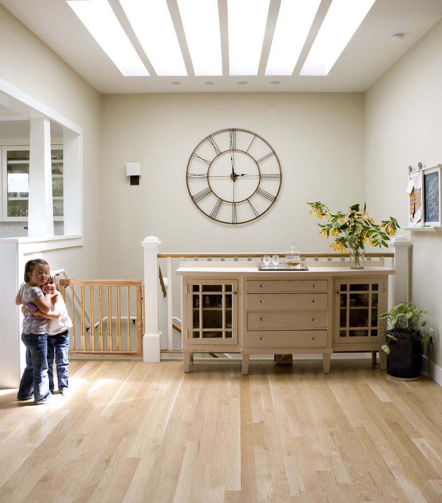 What a strange photo to use in a childproofing article