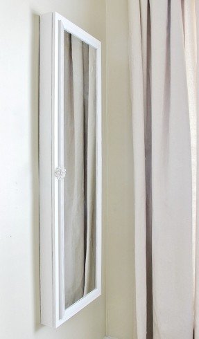 Jewelry wall storage