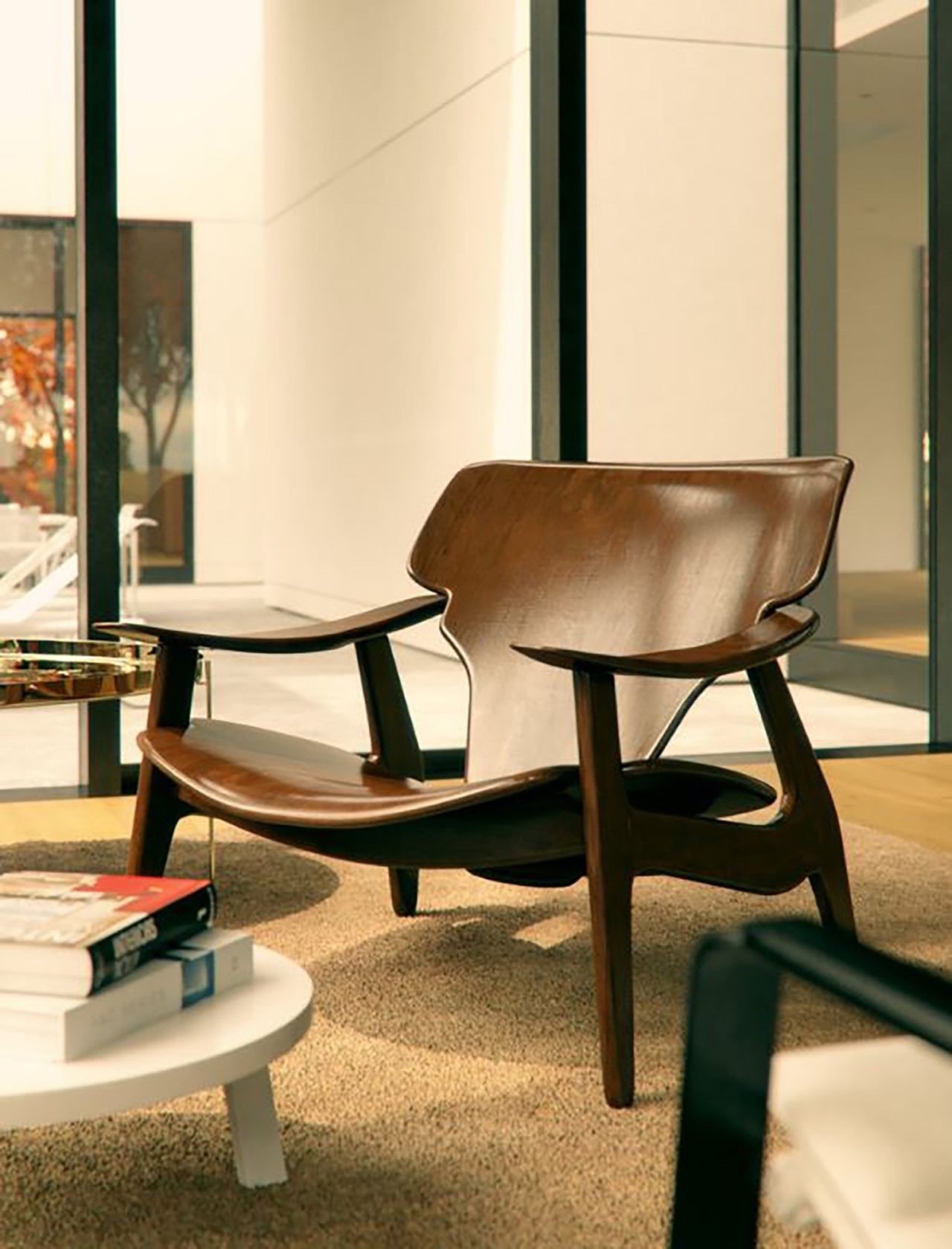 Arm chair wood arms 1