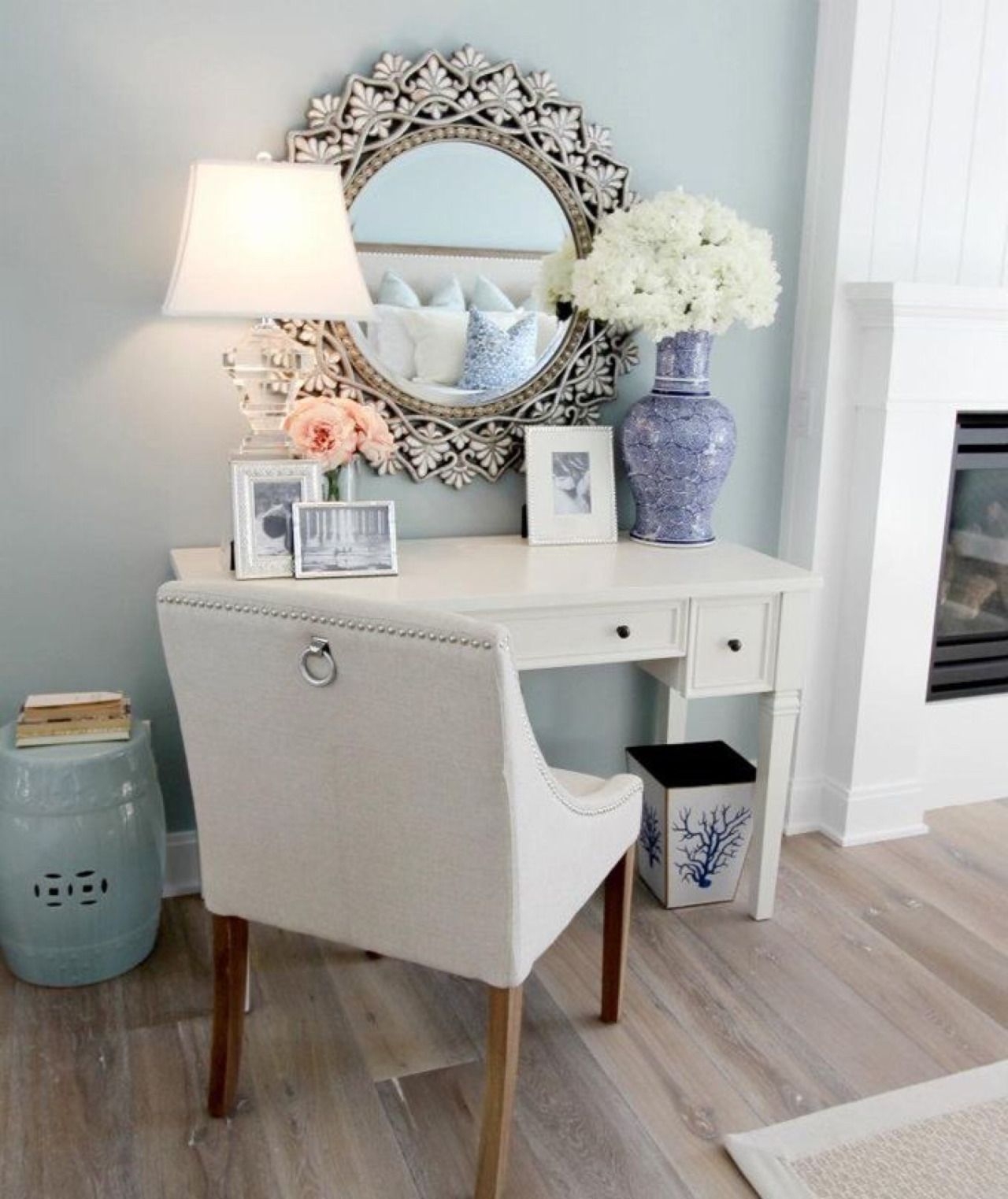Vanity table without mirror