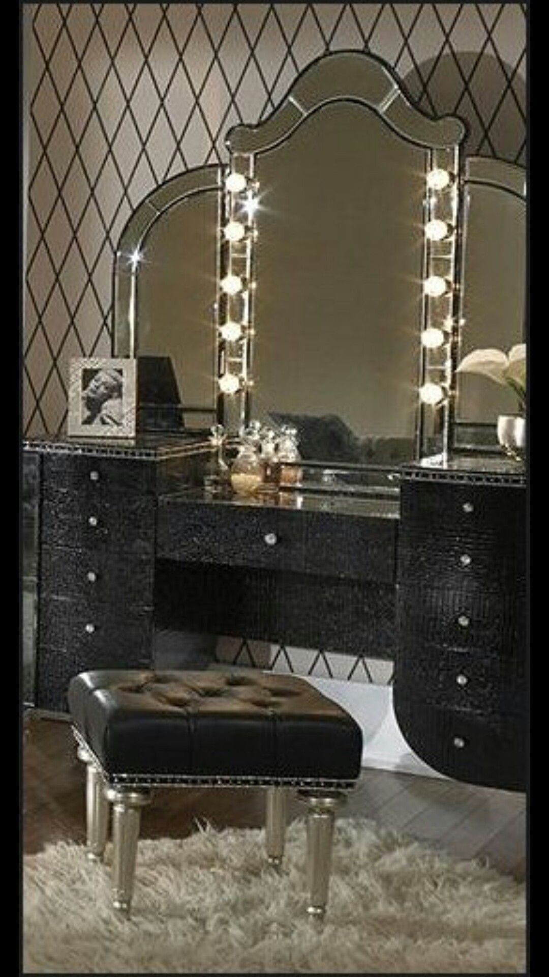 Vanity set with lights