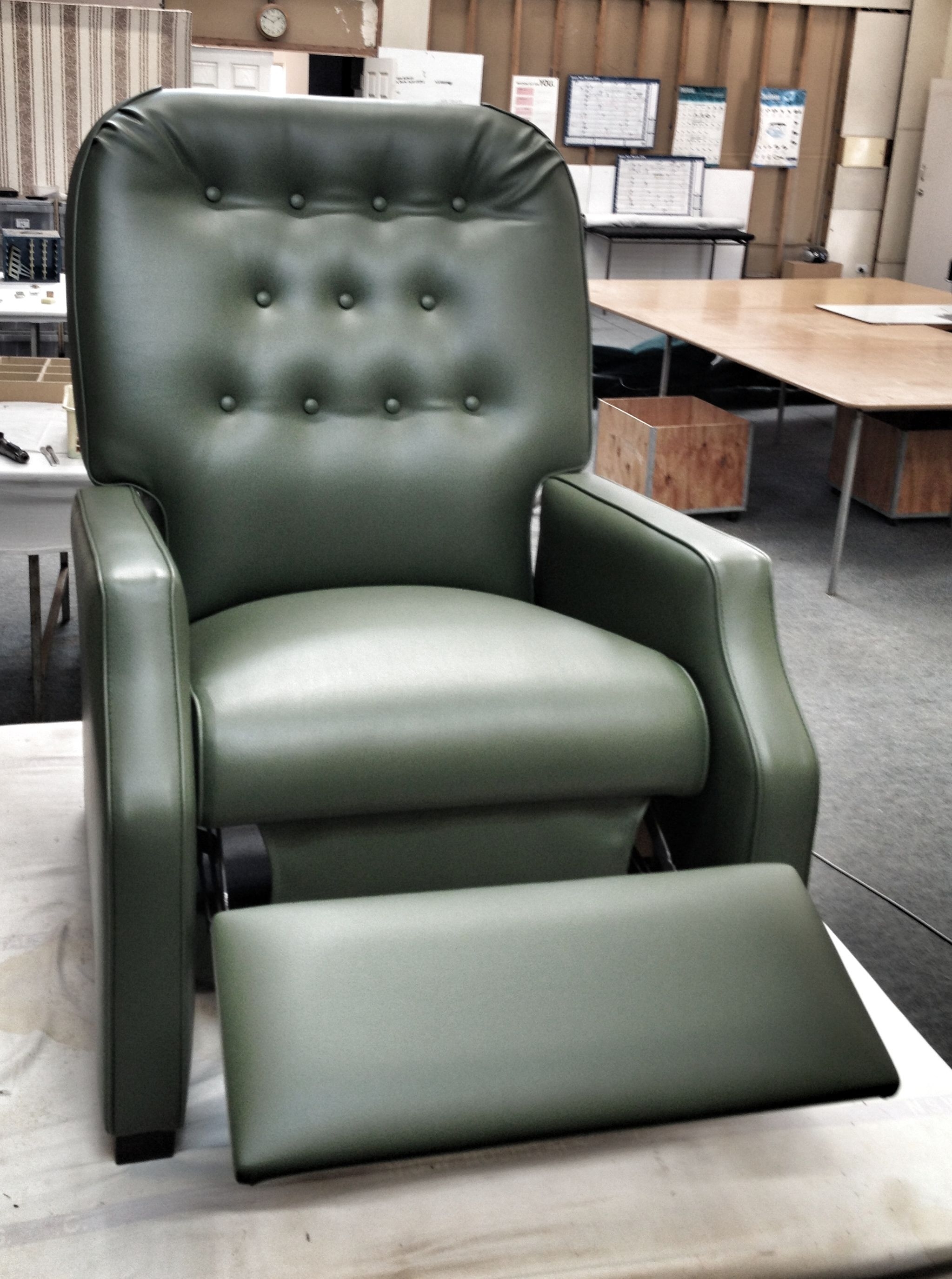 Jason recliner green vinyl