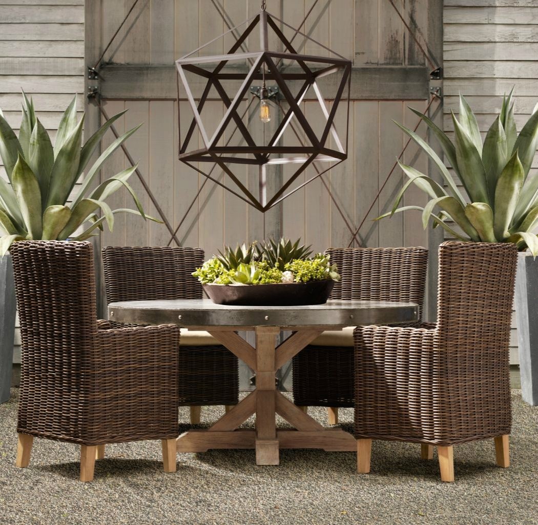 Large outdoor pendant light