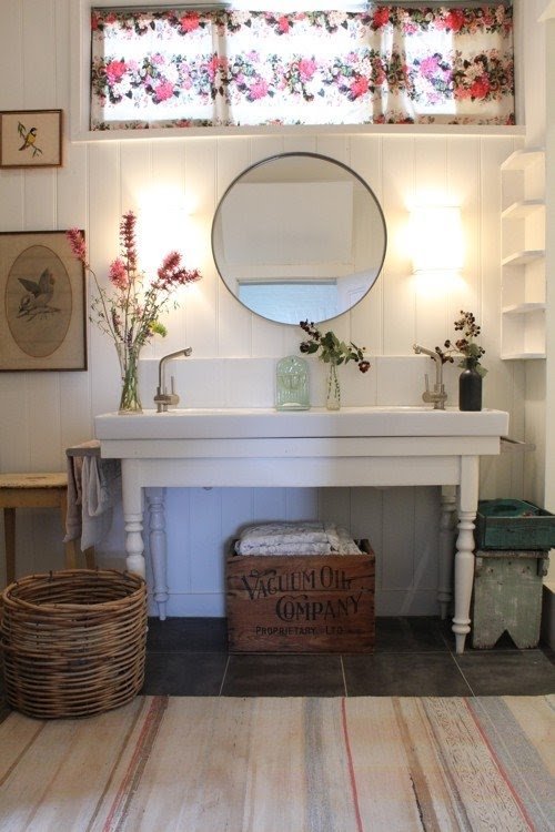 Vanity table without mirror