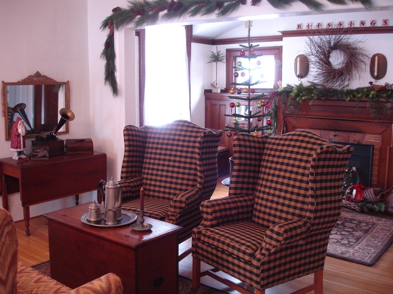 Colonial living room furniture 5