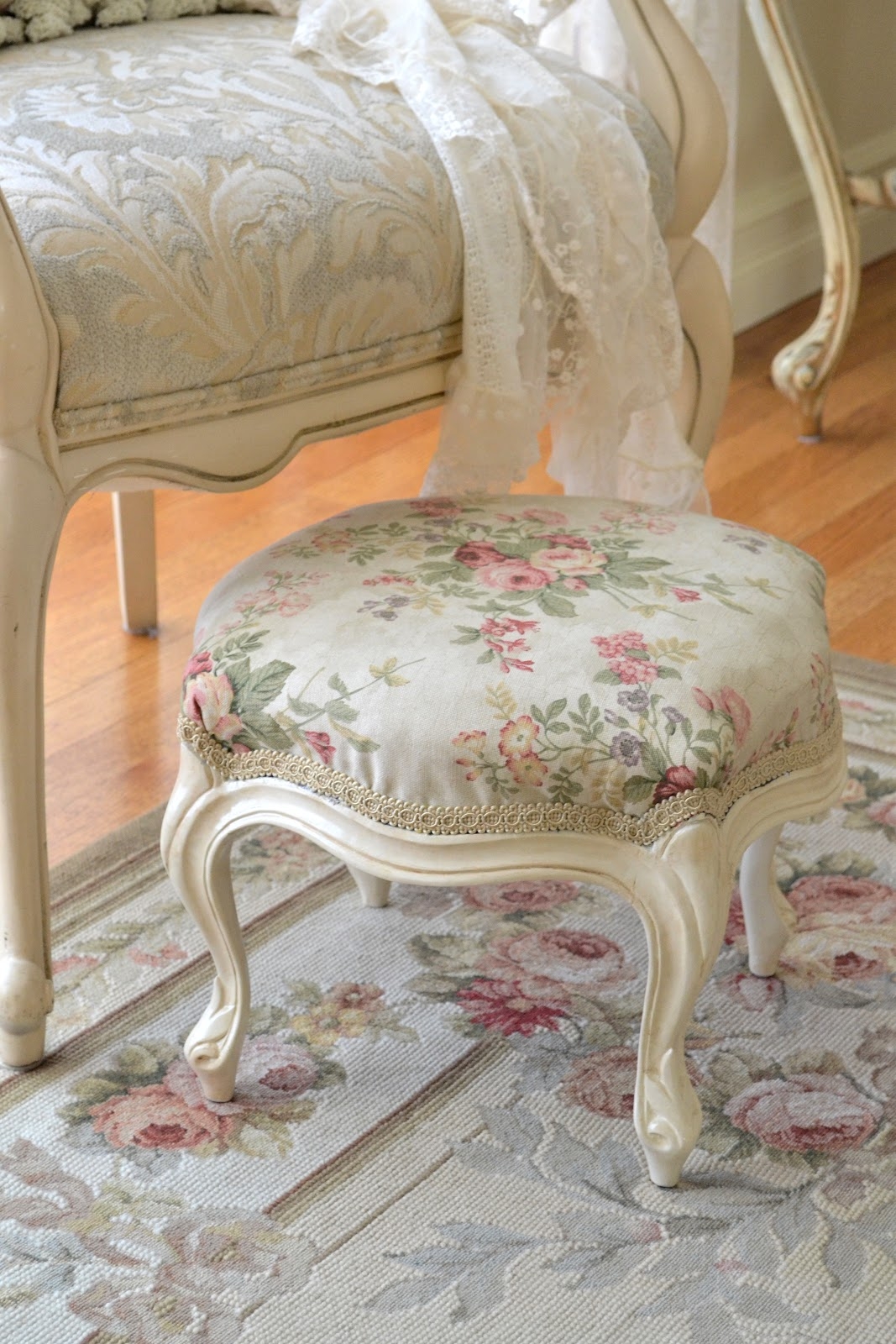 I love the stool i have one similar i am