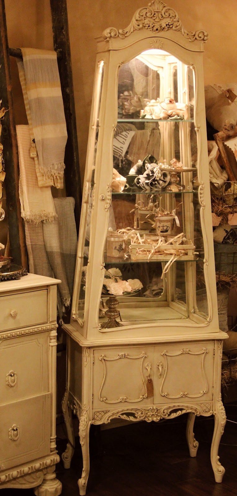 Pretty curio cabinet