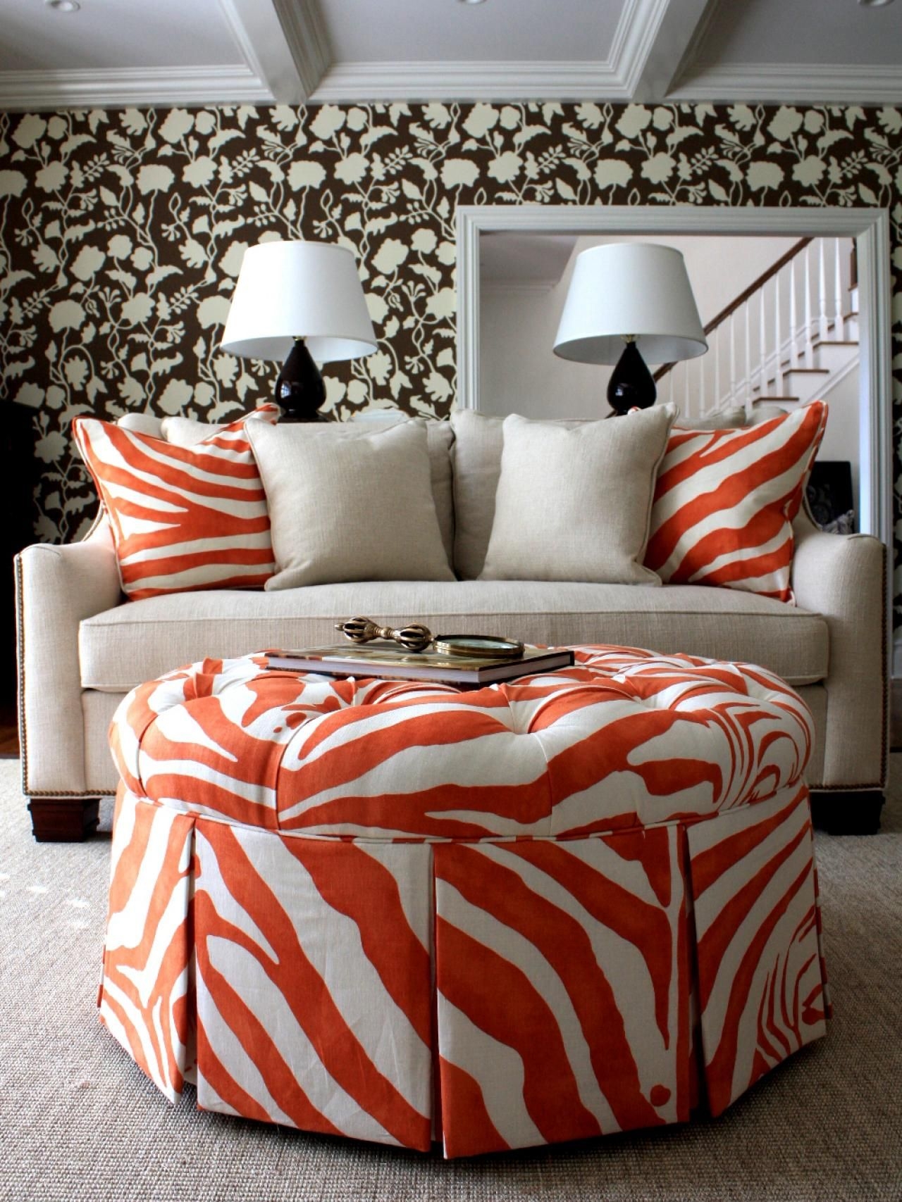Round leopard ottoman