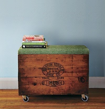 Storage ottoman with wheels