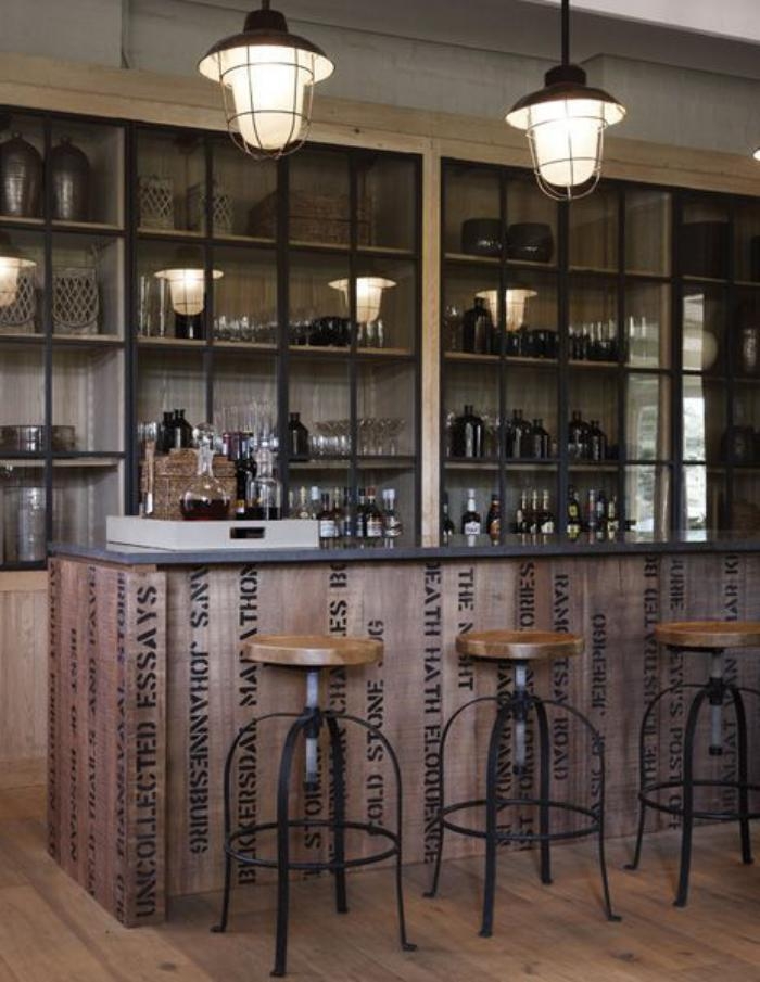 Wine bottle display case