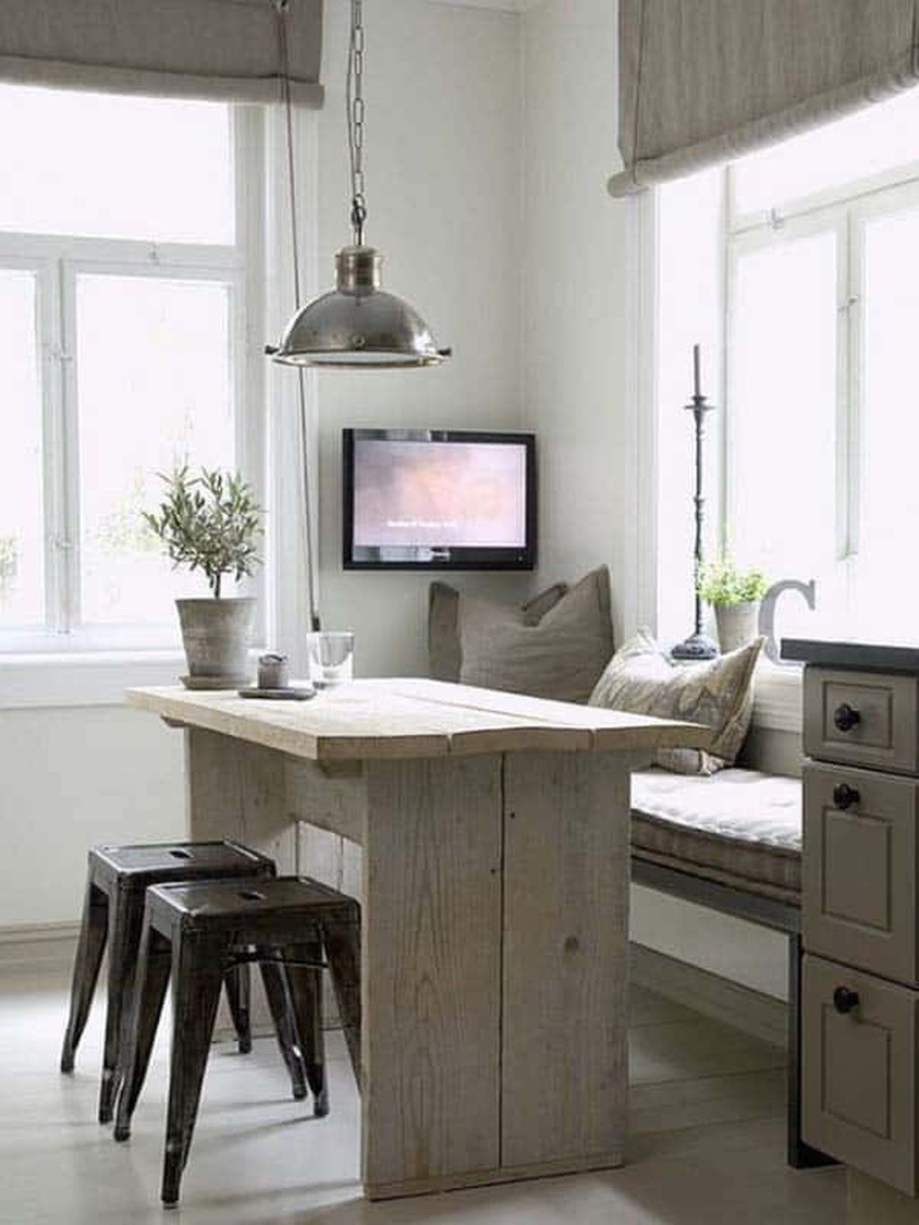 Corner breakfast nooks