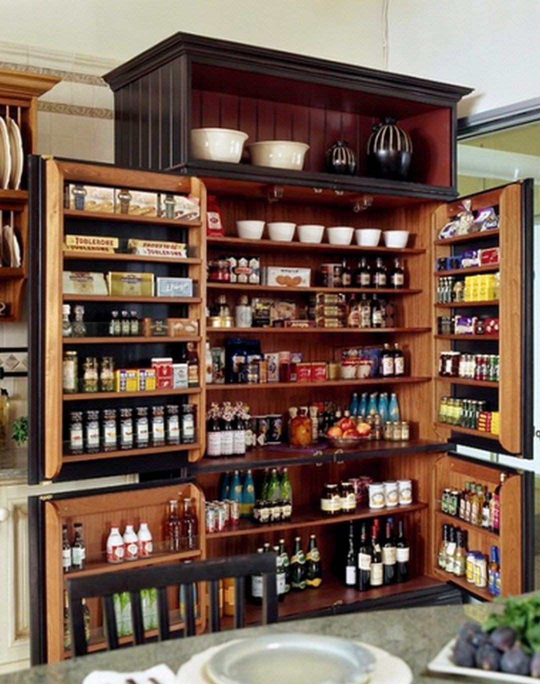 Free standing kitchen pantry