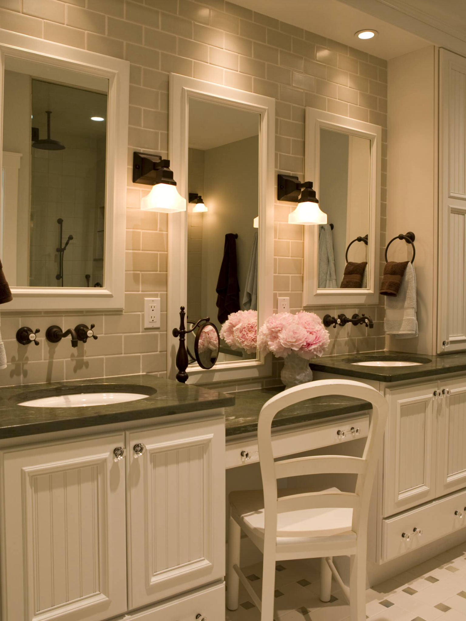 Cute makeup tables