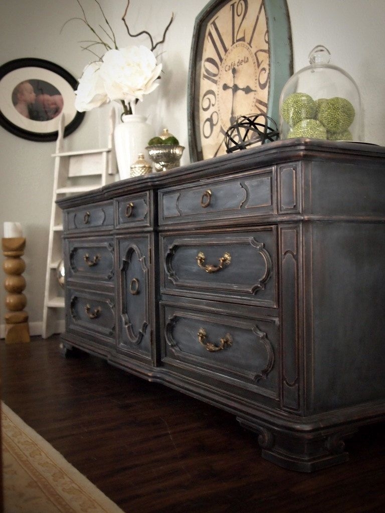 Shabby chic buffet table
