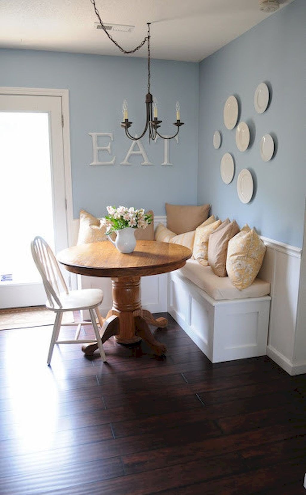 Breakfast nooks for small kitchens 1