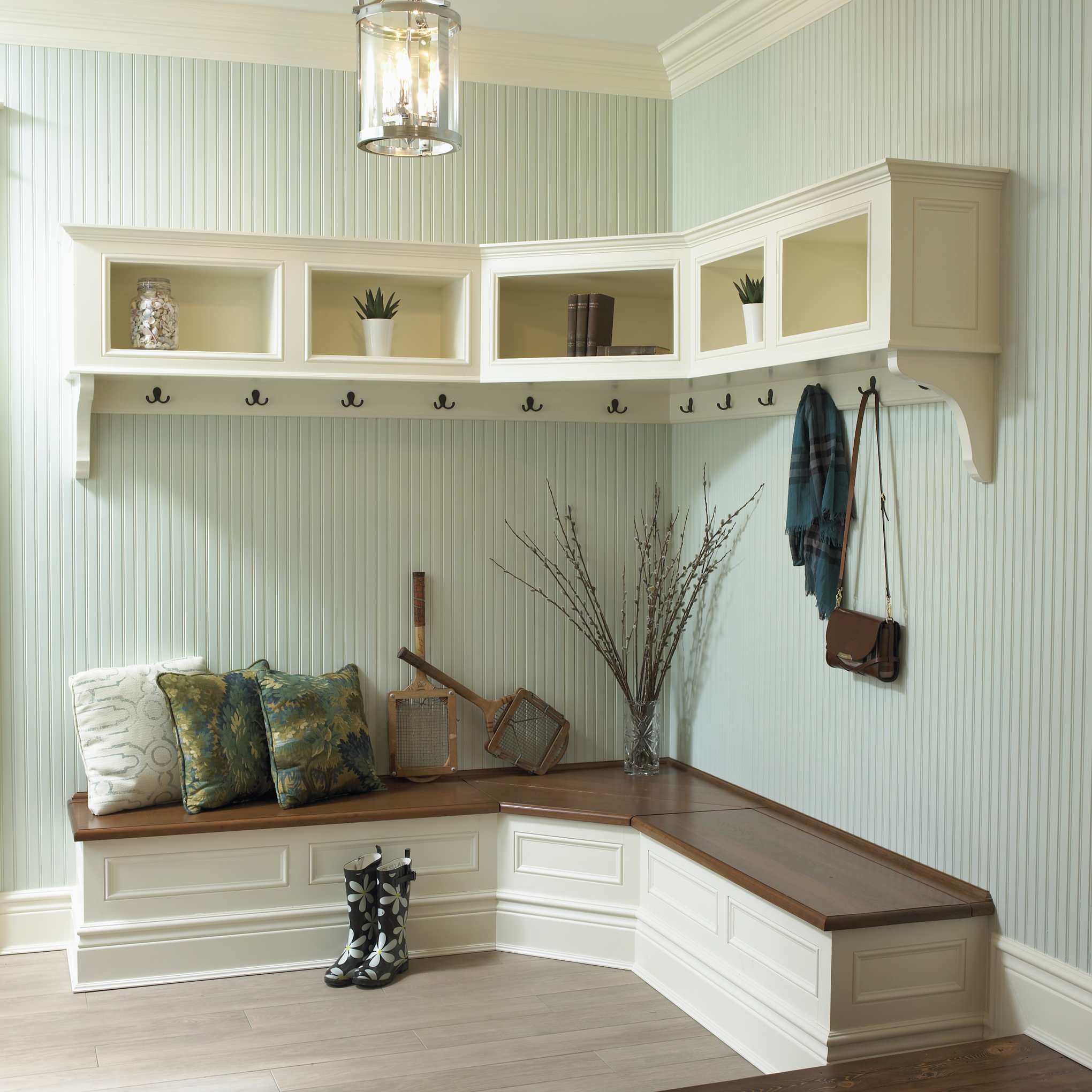 Corner shoe bench