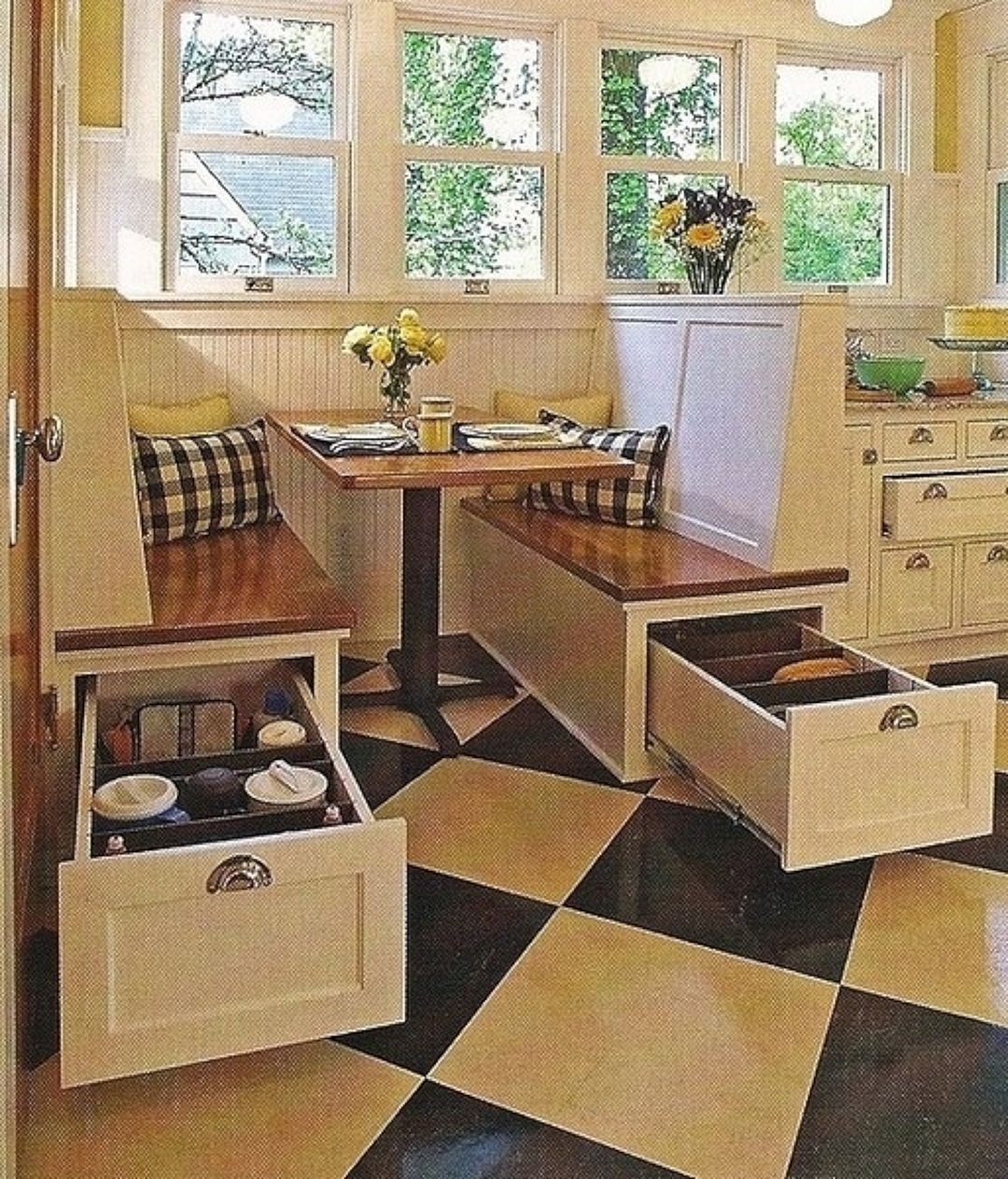 Small breakfast nook