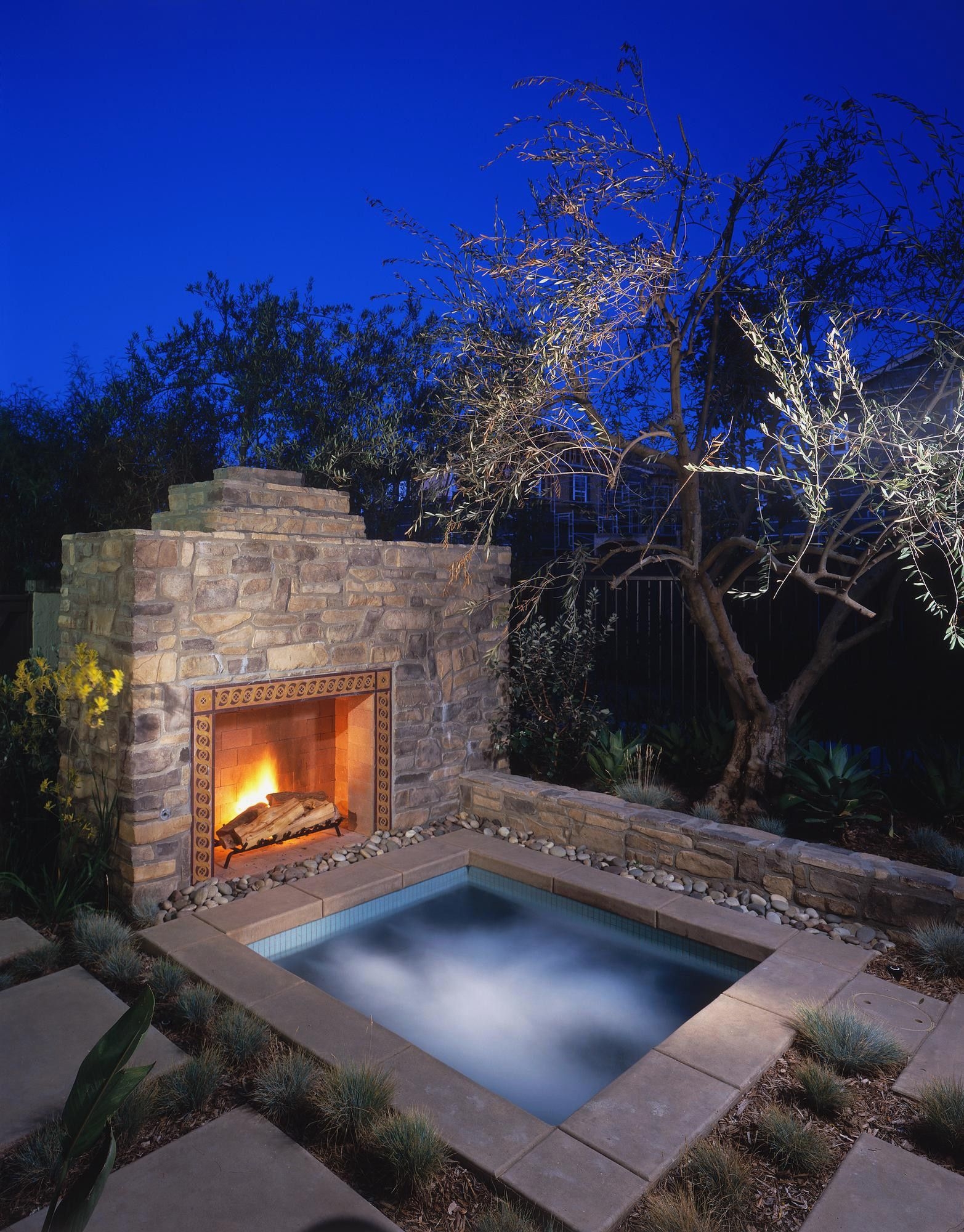 Pool with hot tub 2
