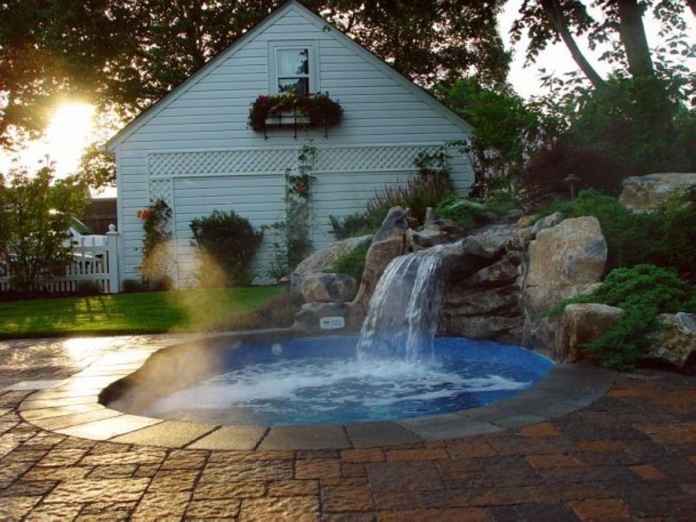 Pool with hot tub 3