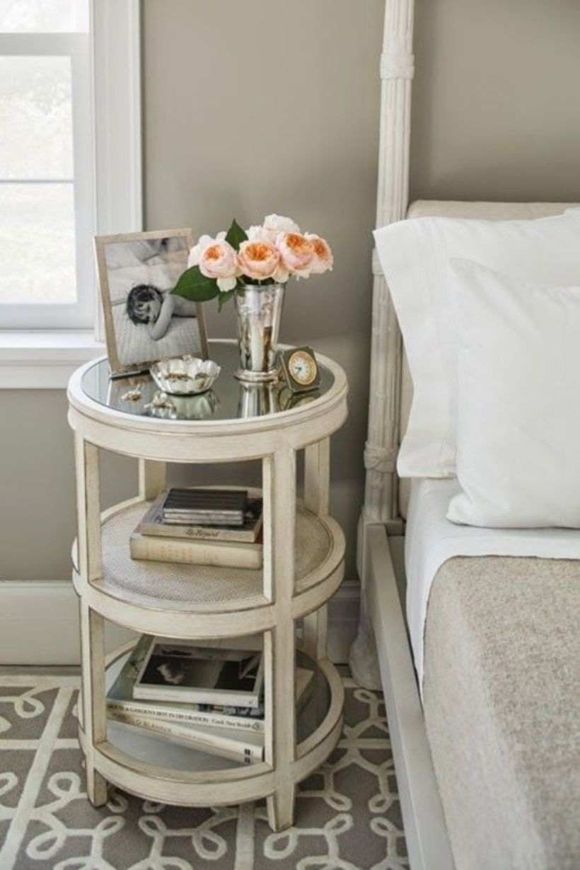 Round night stand 1