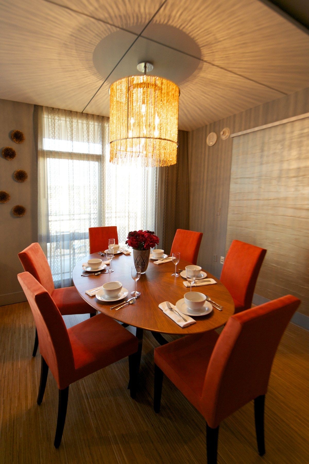 Small oval dining table 1