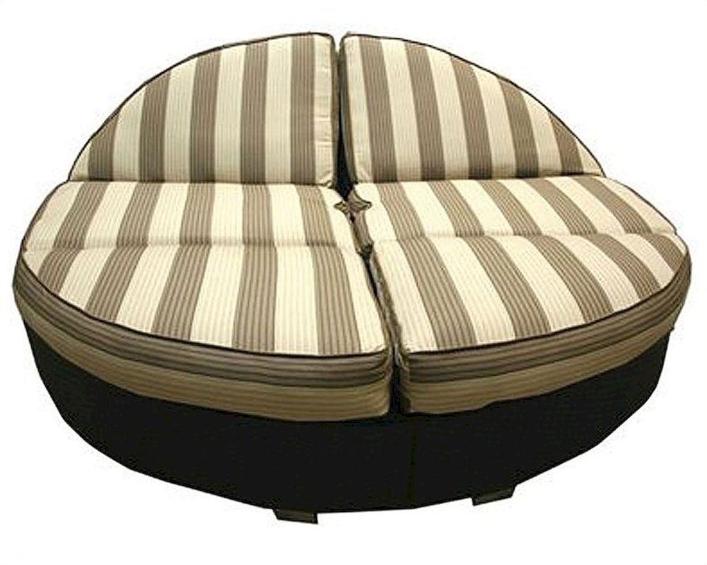Circular lounge chair