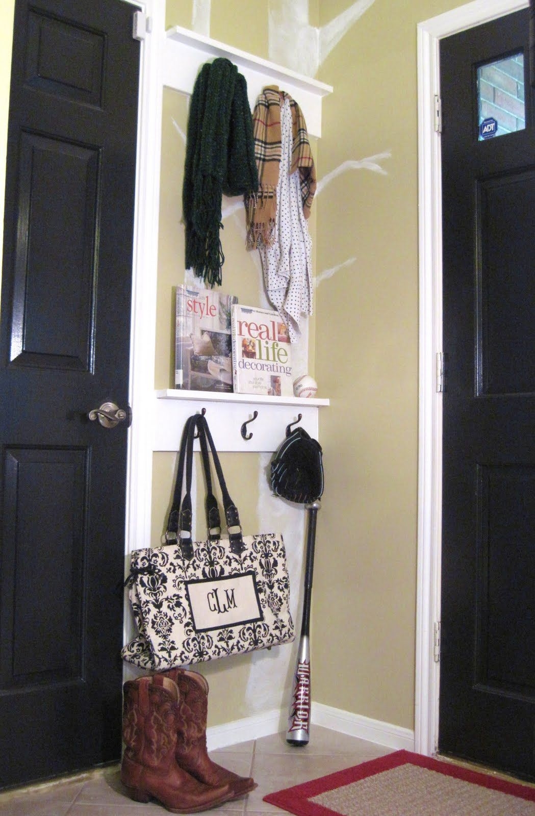 Corner shelf with hooks