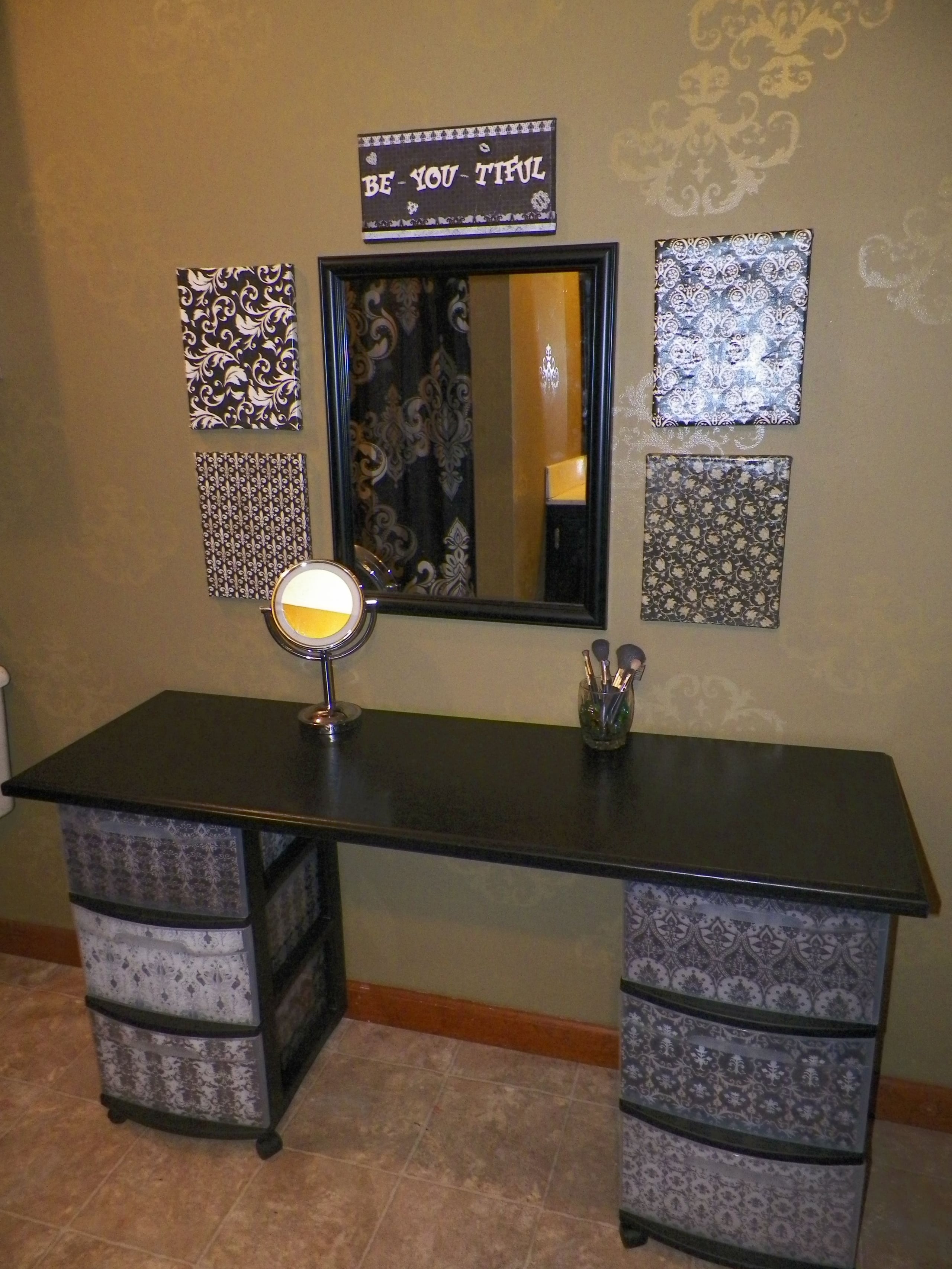 Makeup station furniture