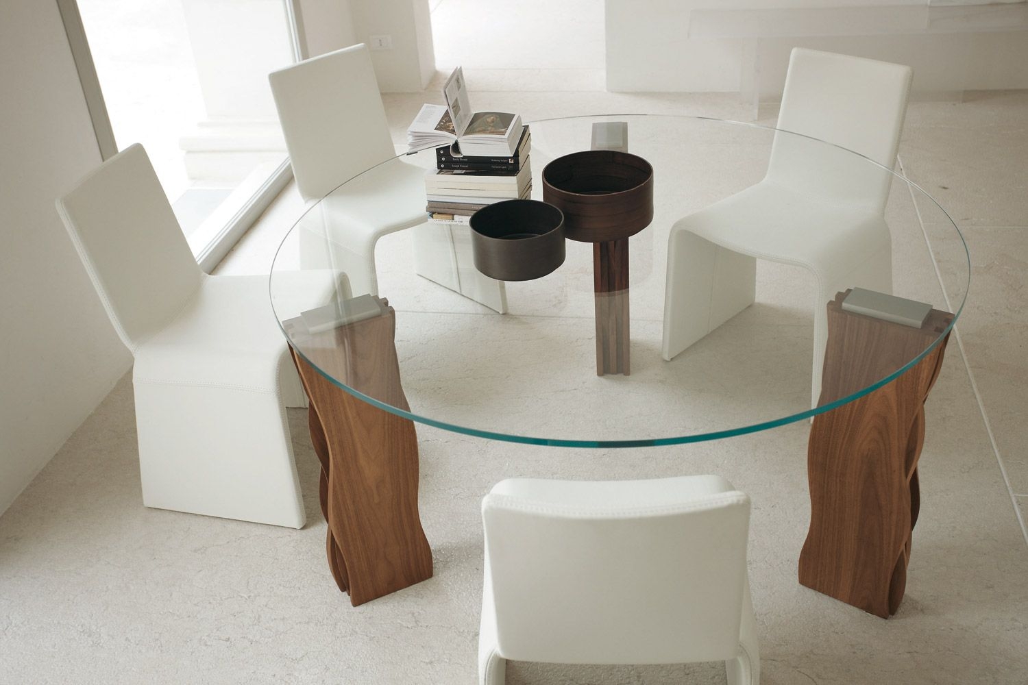 Round table for 6 dimensions
