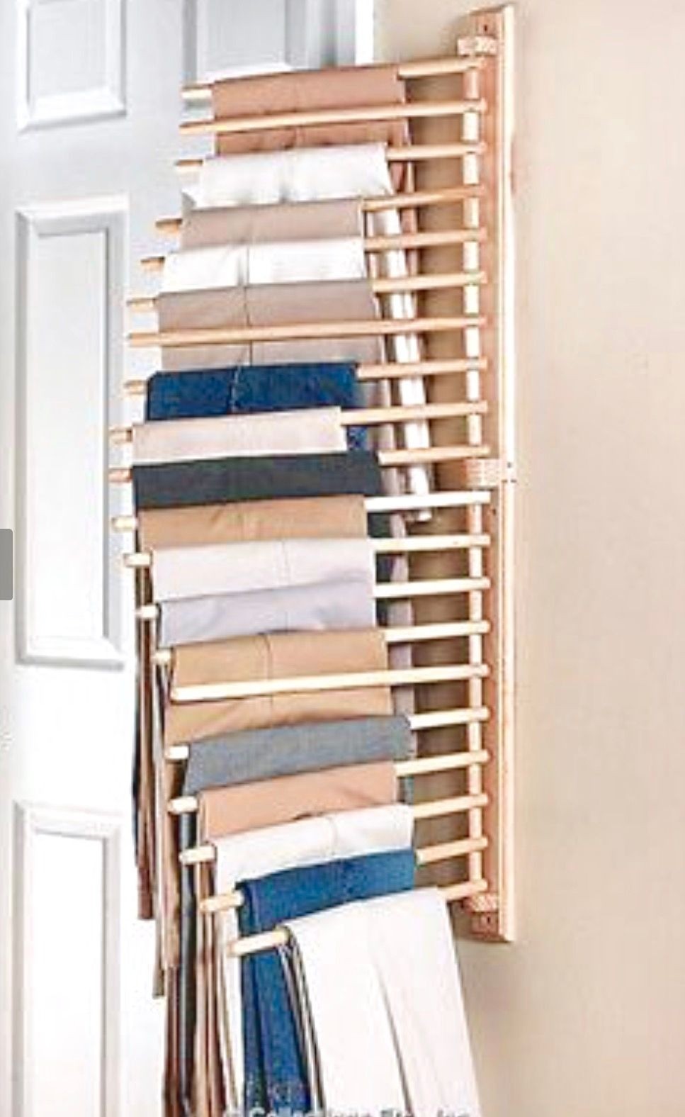 Wall mounted clothes hanger