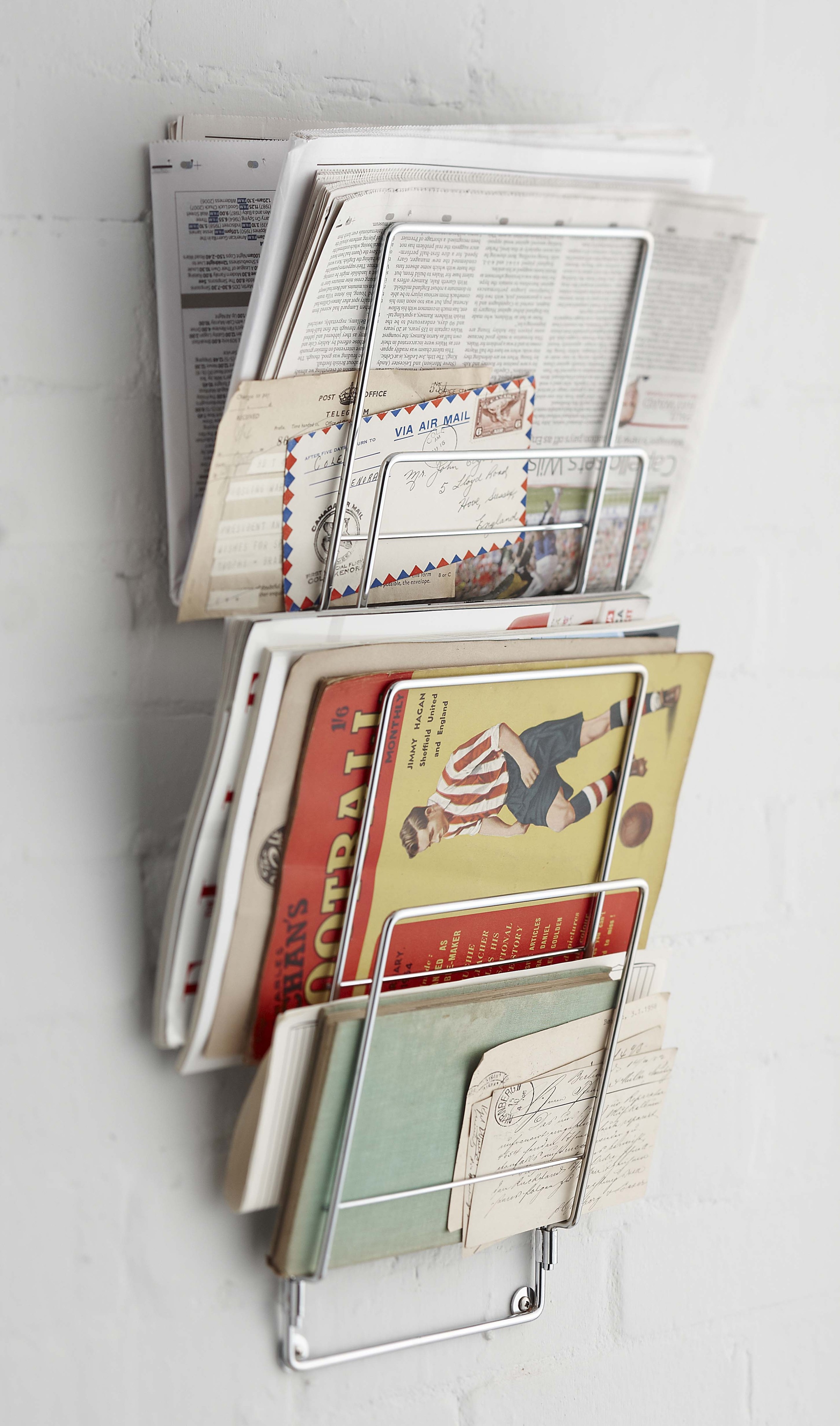 Wall mounted magazine rack