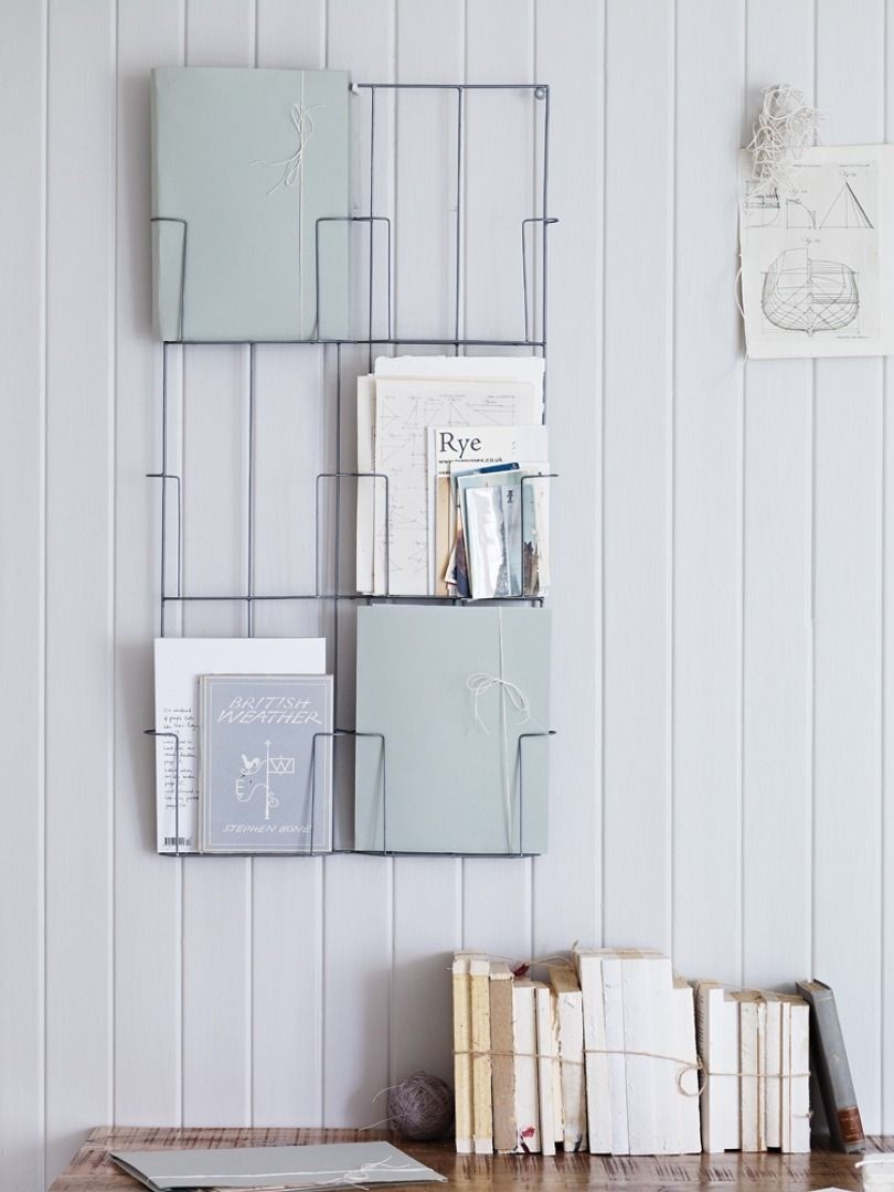 Wall newspaper rack