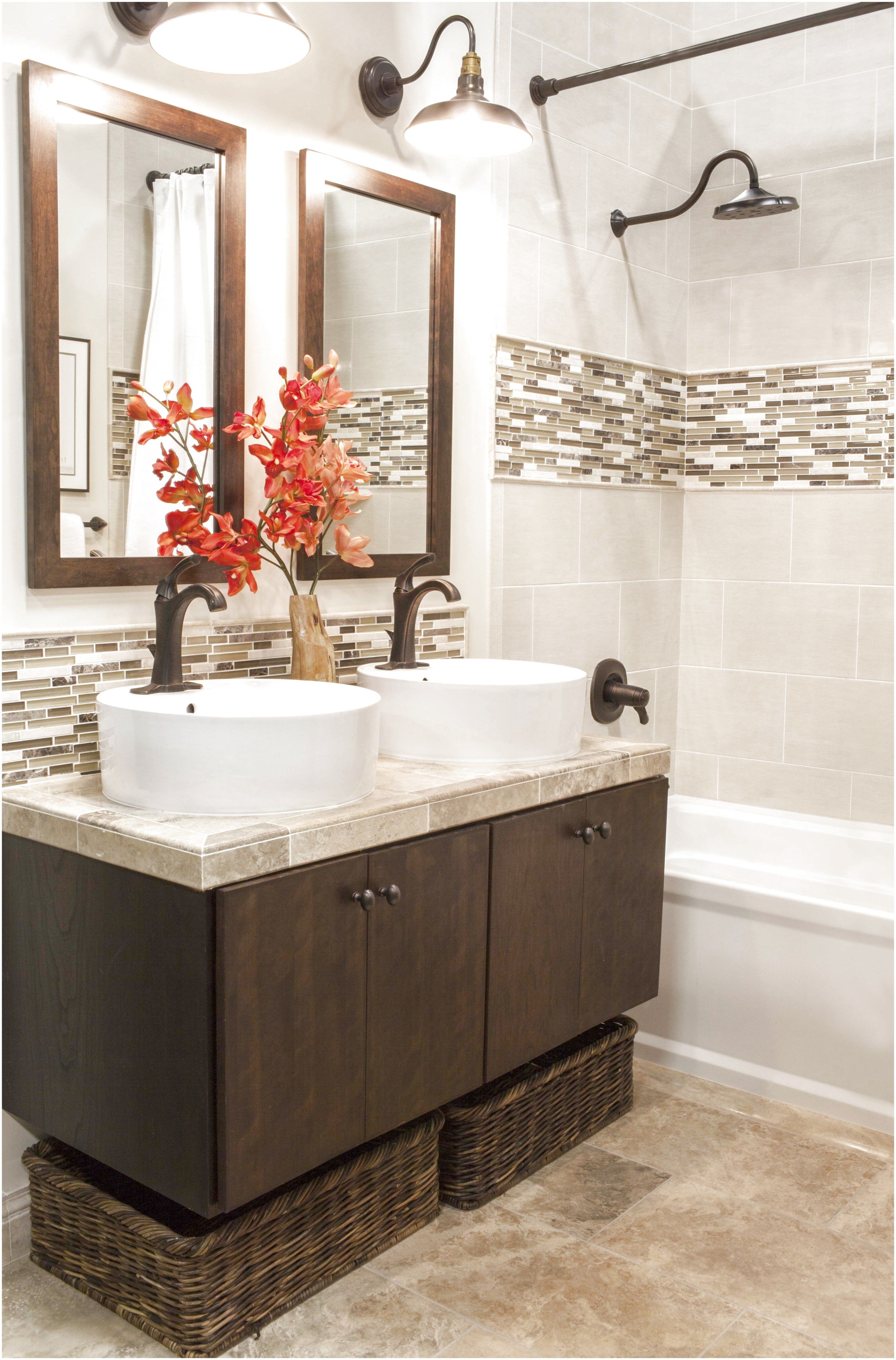 Decorative ceramic tile borders