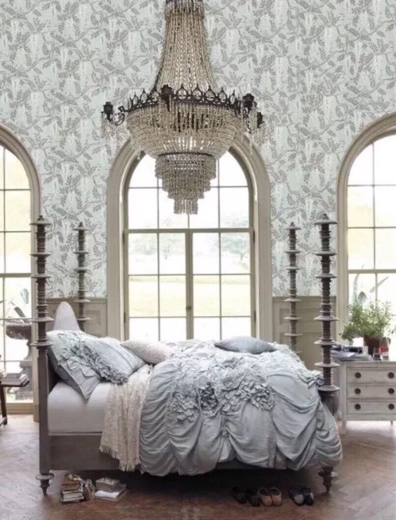 Feminine bedding sets