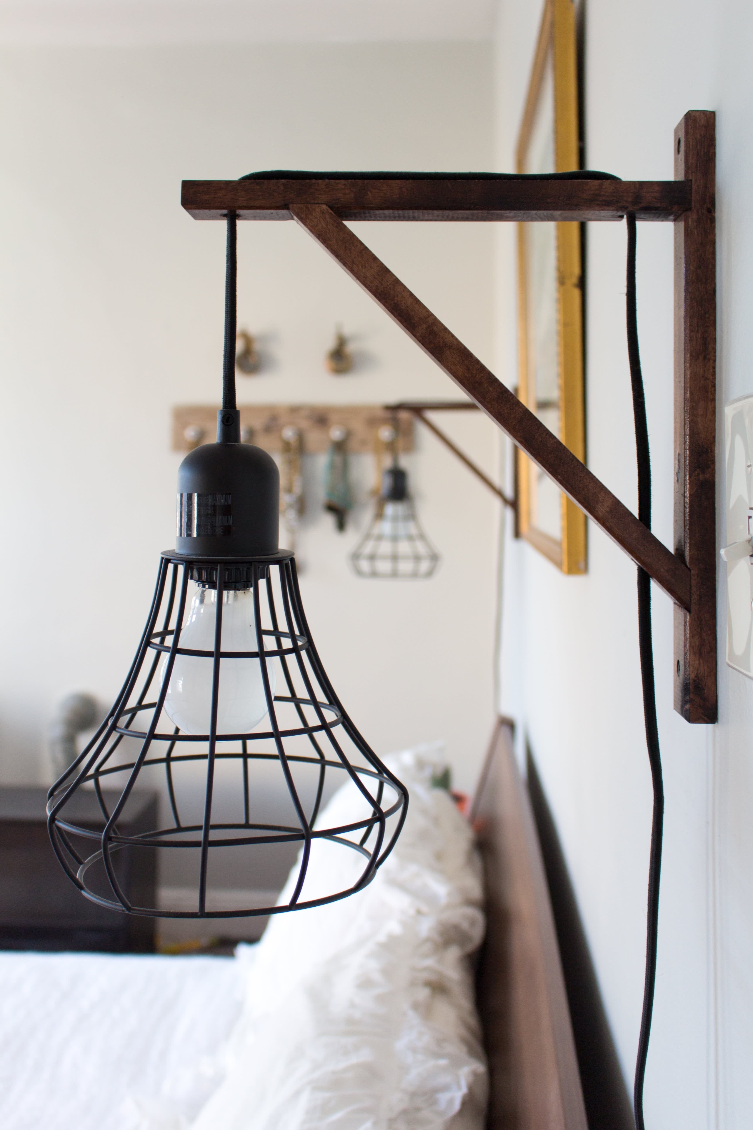 Pendant wall sconce