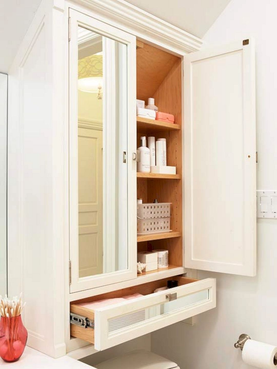 Wall jewelry storage