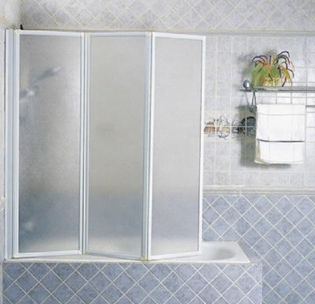 Bifold tub doors