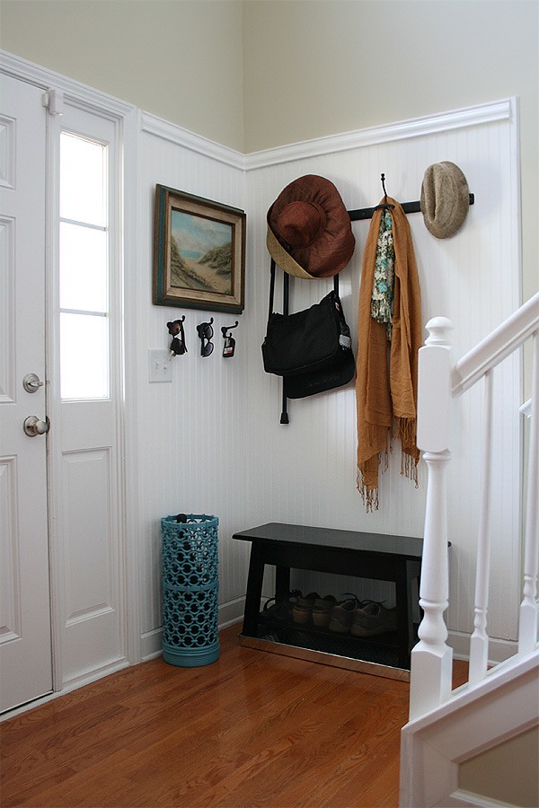 Corner hallway storage