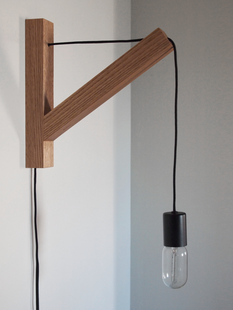 Wall mount pendant light