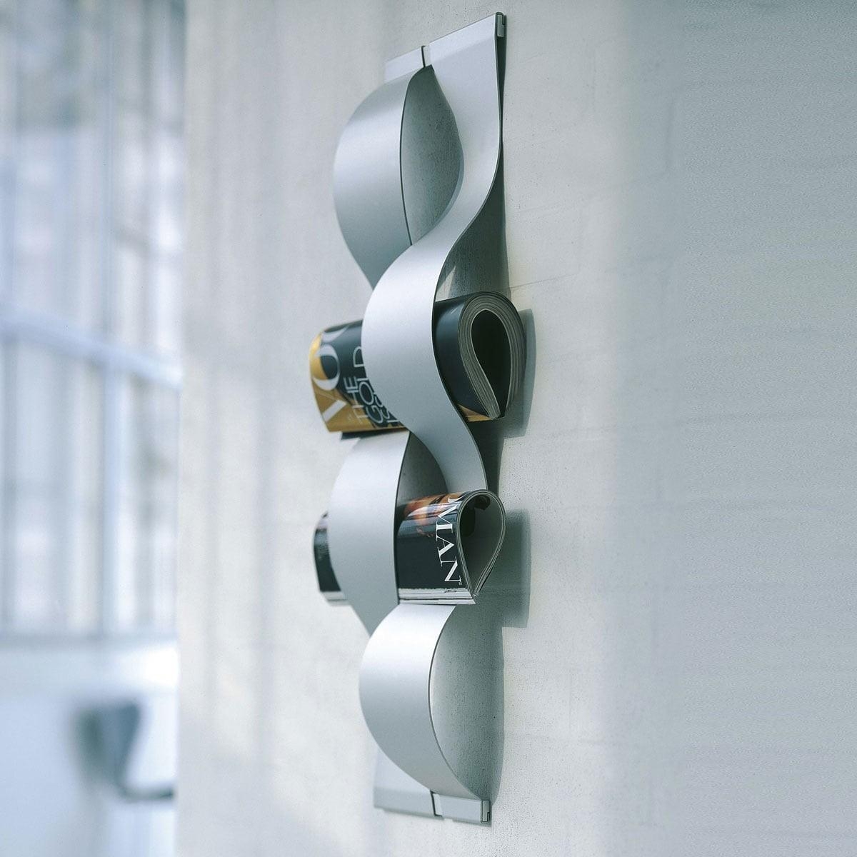 Wallpaper magazine rack by rosendahl