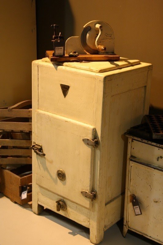 Wooden wine refrigerator 4