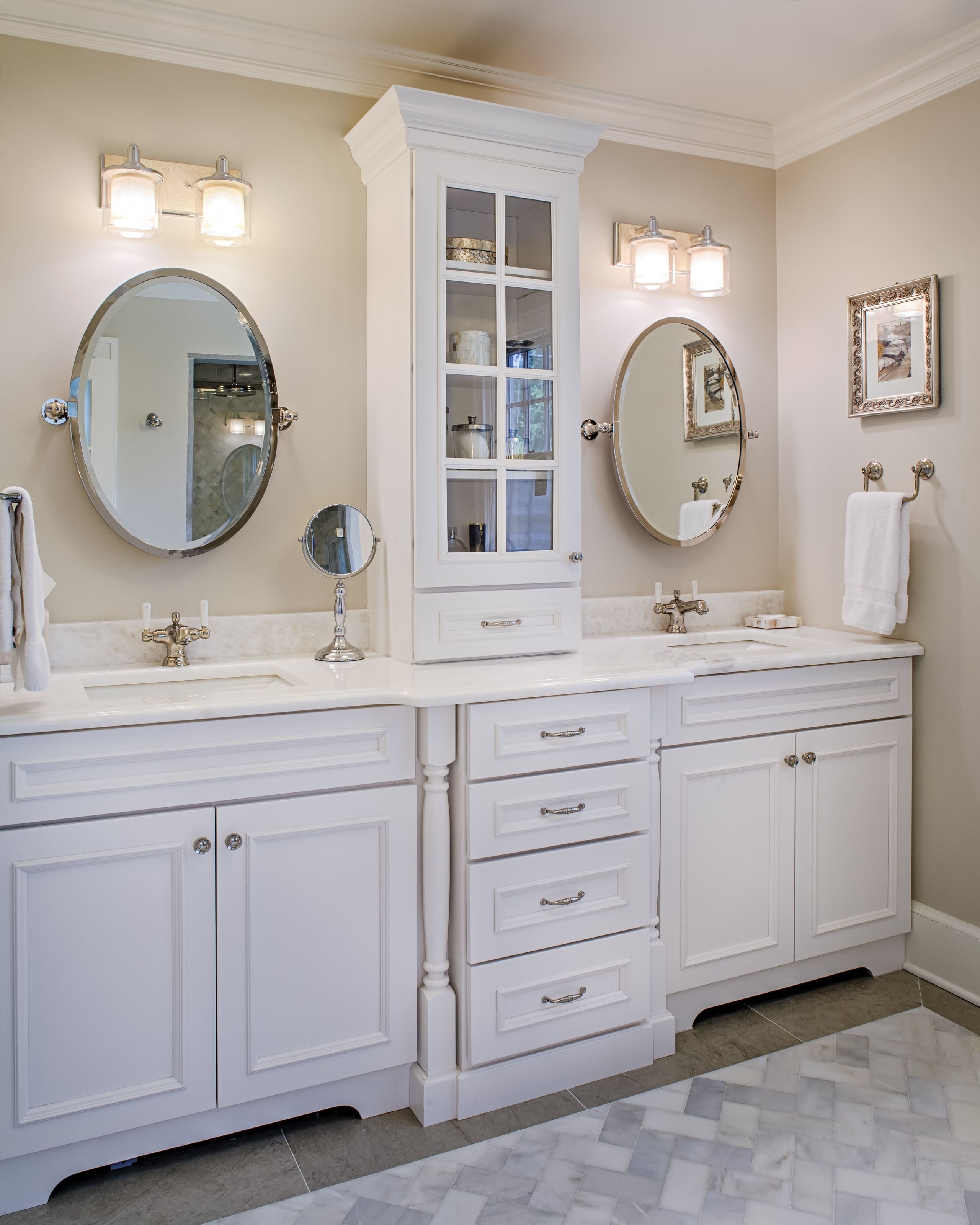 Double vanity base cabinet