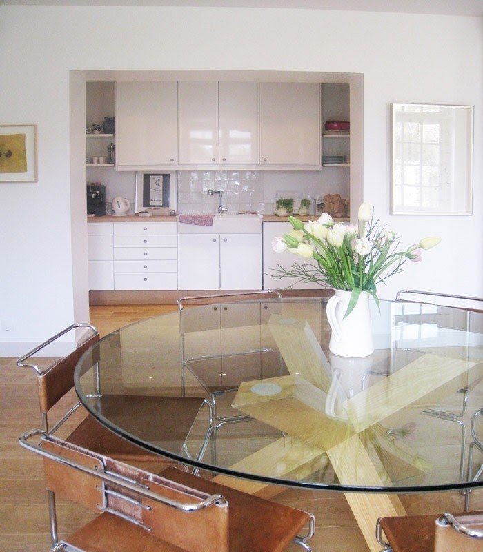 Round glass and wood dining table 3