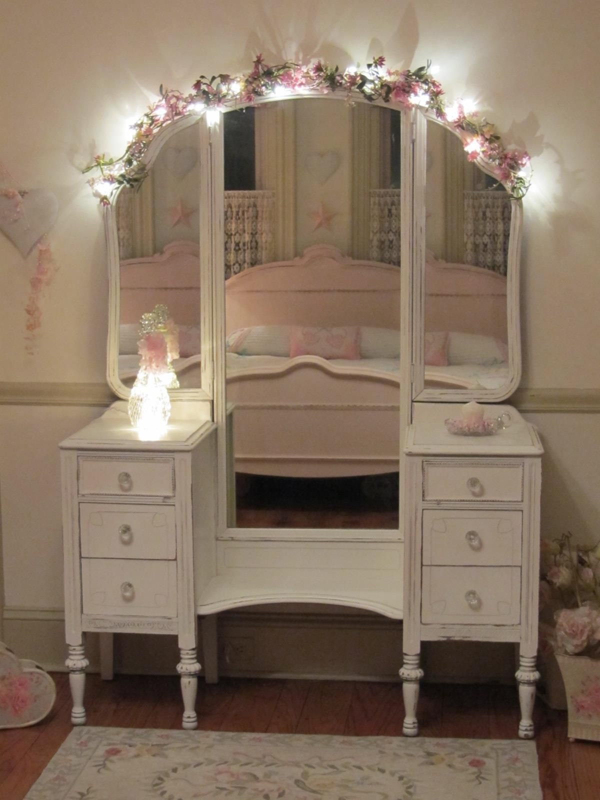 Antique white vanity table