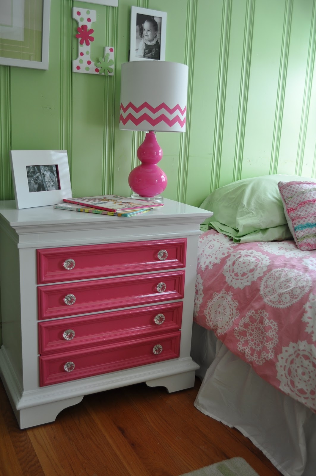 Girls vanity dresser